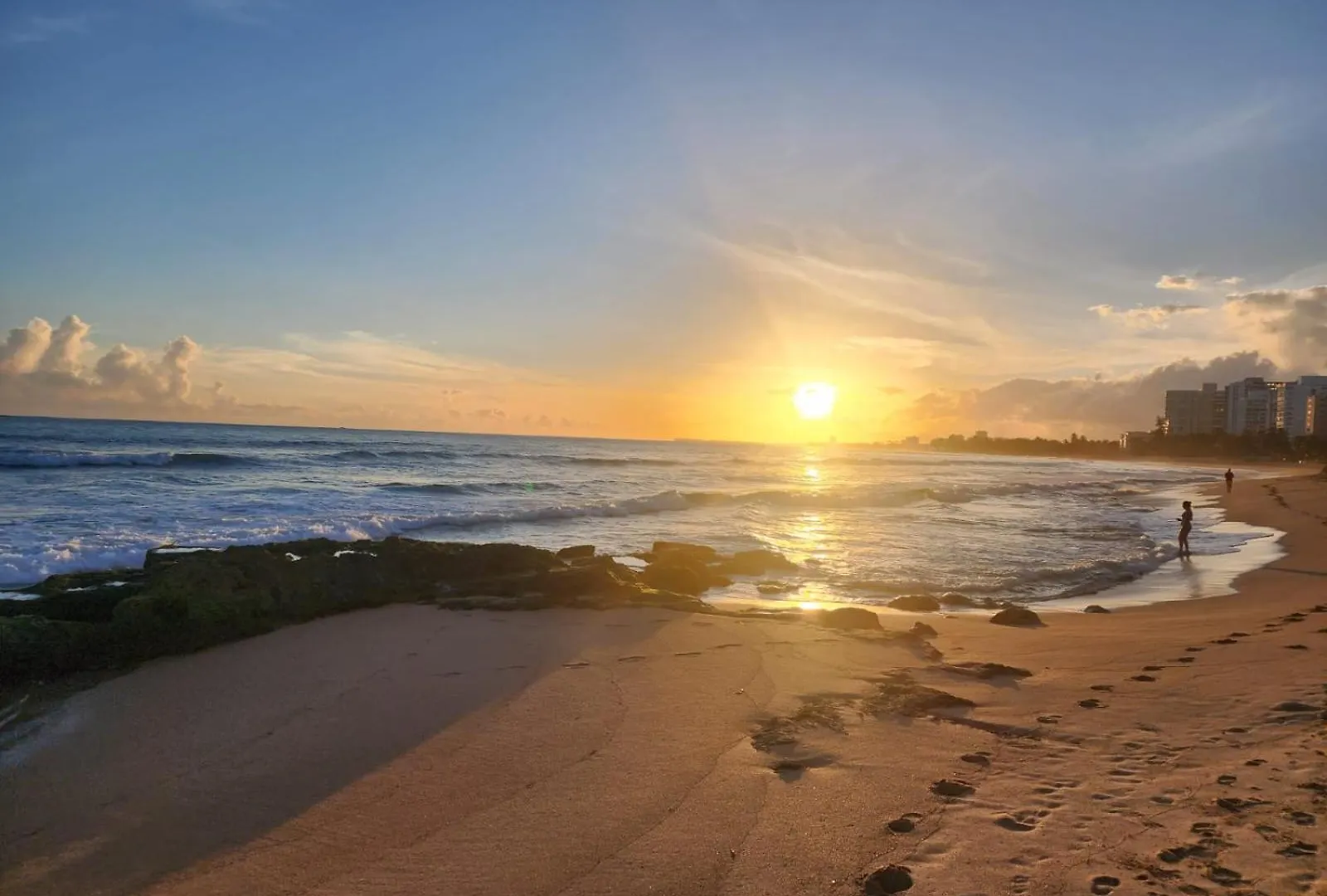 Stunning 3-Bedroom Beachside Apartment San Juan Portoryko